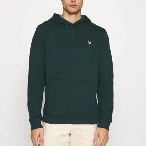 Lyl and scott - Säljer denna hoddie pga förlusten, använd ca 6-7 ggr