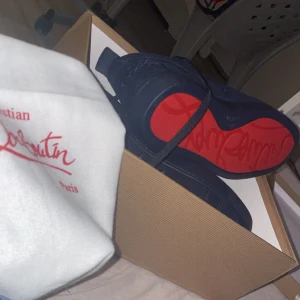 Christian Louboutin - Hej ! Säljer dessa helt splitter nya Louboutins har använt dom i 3 veckor  , skit feta skor som ja rekommenderar. Kom dm för mer information