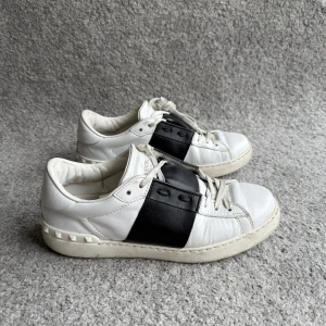 Valentino Open - Valentino Open svarta | cond 8/10 | box och dustbag följs med