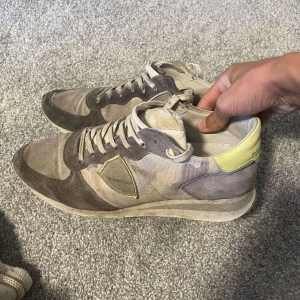 Philippe Model Trainers - !BEHÖVS TVÄTT!