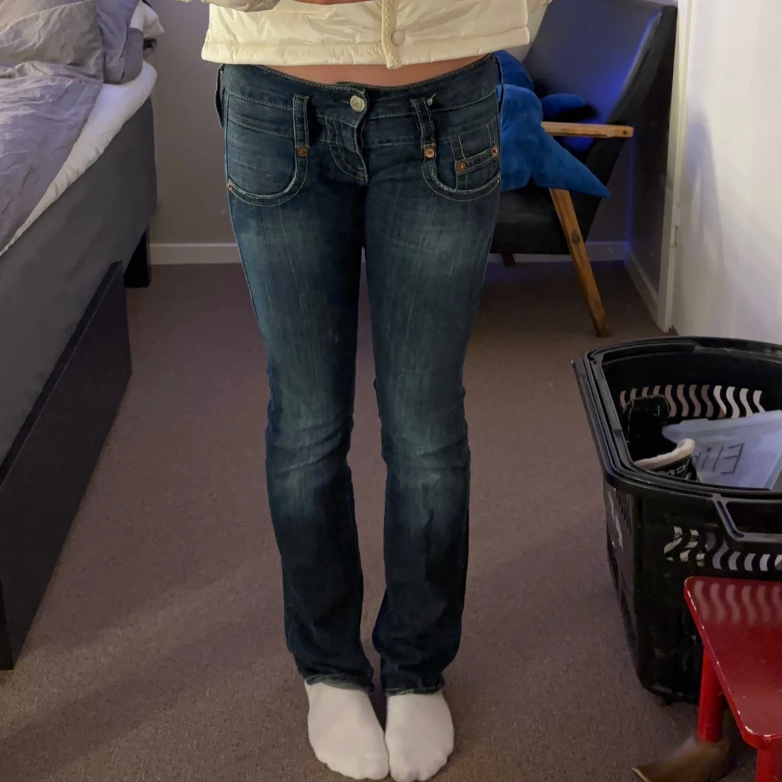 Mörkblå jeans med bootcut