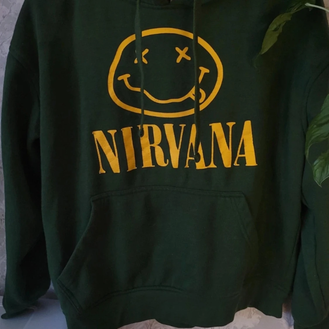 Grön Nirvana hoodie från JHK