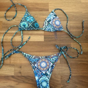 Bikini  - Så fin bikini ifårn Shein aldrig använd!! Den är i super fina färger❤️❤️