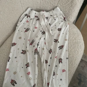 Jul Mjukisbyxor - Dom är jättesköna. Dom passar mig nt längre de därför ja säljer dom.
