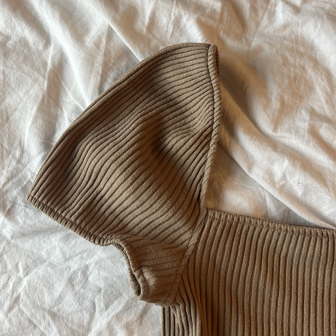 Beige ribbad croppad topp - 3