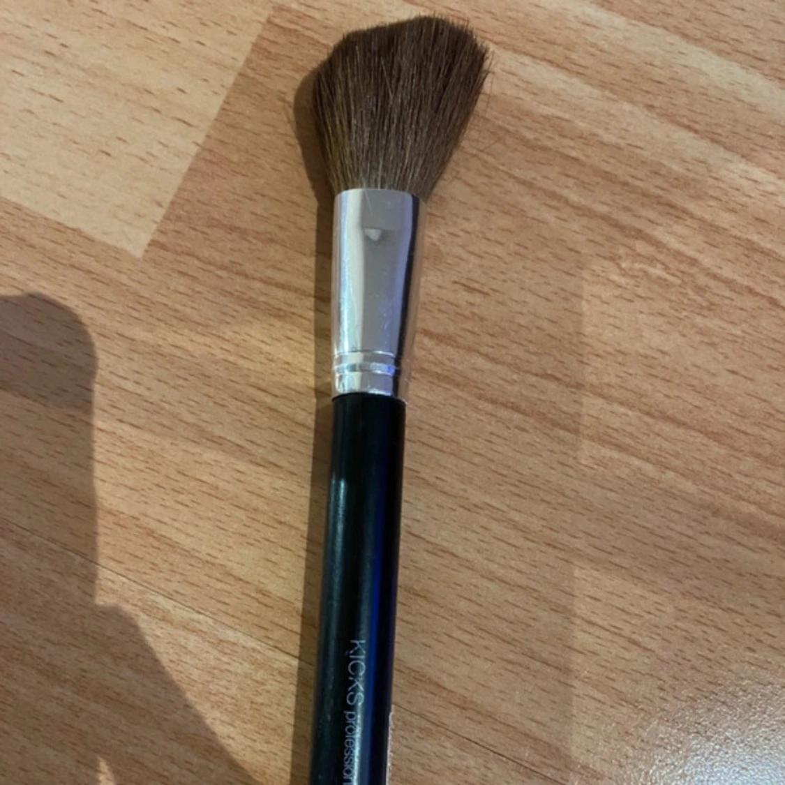 Kicks professional angled Cheek borste 