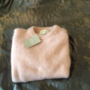 Mysigaste stickade tröjan💗 - Supermysig tröja från hm med bra material som inte blir nopprig superprosvärd! Jag säljer för att den vär för liten skriv om ni är intresserade❤️