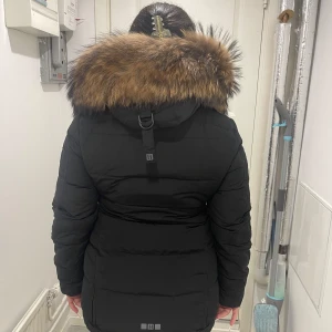 Hollies Wilma dunjacka - Befintligt skick, knappt använd, strl 40. Priset kan diskuteras