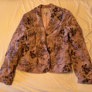 Kavaj  - Otroligt vacker lättblommig kavaj