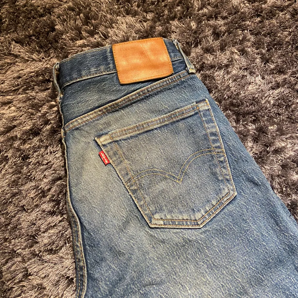 Levis 501 Jeans | Skick 8/10 |  Nypris 1049kr | W 30 L 30 | Köpare står för frakten | Skicka Frågor vid funderingar om plagget . Jeans & Byxor.