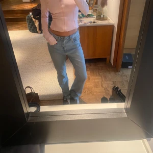 Ljusblå jeans - Ljusblåa raka och långa jeans från zara, oversized fit 