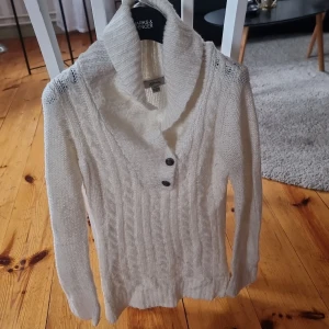 Tröja - Väldigt fin och skön tröja. 