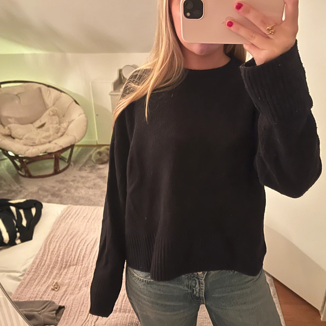 Svart stickad tröja