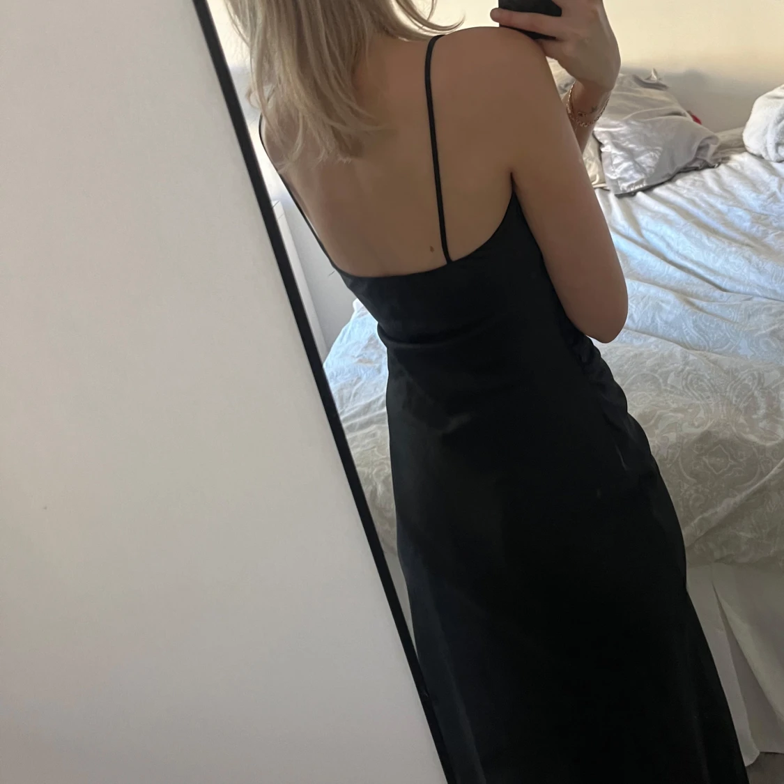 Svart axelbandslös klänning - 92