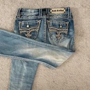 Rock revival jeans  - Rock revival low waist bootcut jeans. Storlek 25