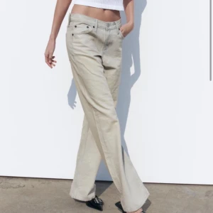 Baggy jeans - Super snygga jeans från Zara. Slutsålda online och i butik. Nypris 699 kr. 