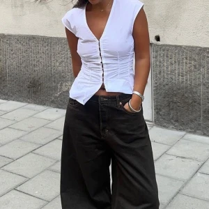 Weekday topp - Superfin blus/topp från weekday i storlek M, använd 1 gång