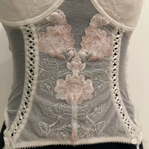 Söt Korsett med rosa detaljer  - Kupans storlek samt midjan skulle uppskattas till en XS-S  Fint skick i princip oanvänd 🌸