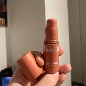 Isadora blush stick i färgen soft pink. Använd fåtal gånger