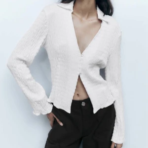 Tröja zara - Säljer denna fast i svart!💖 Från zara och i bra skick