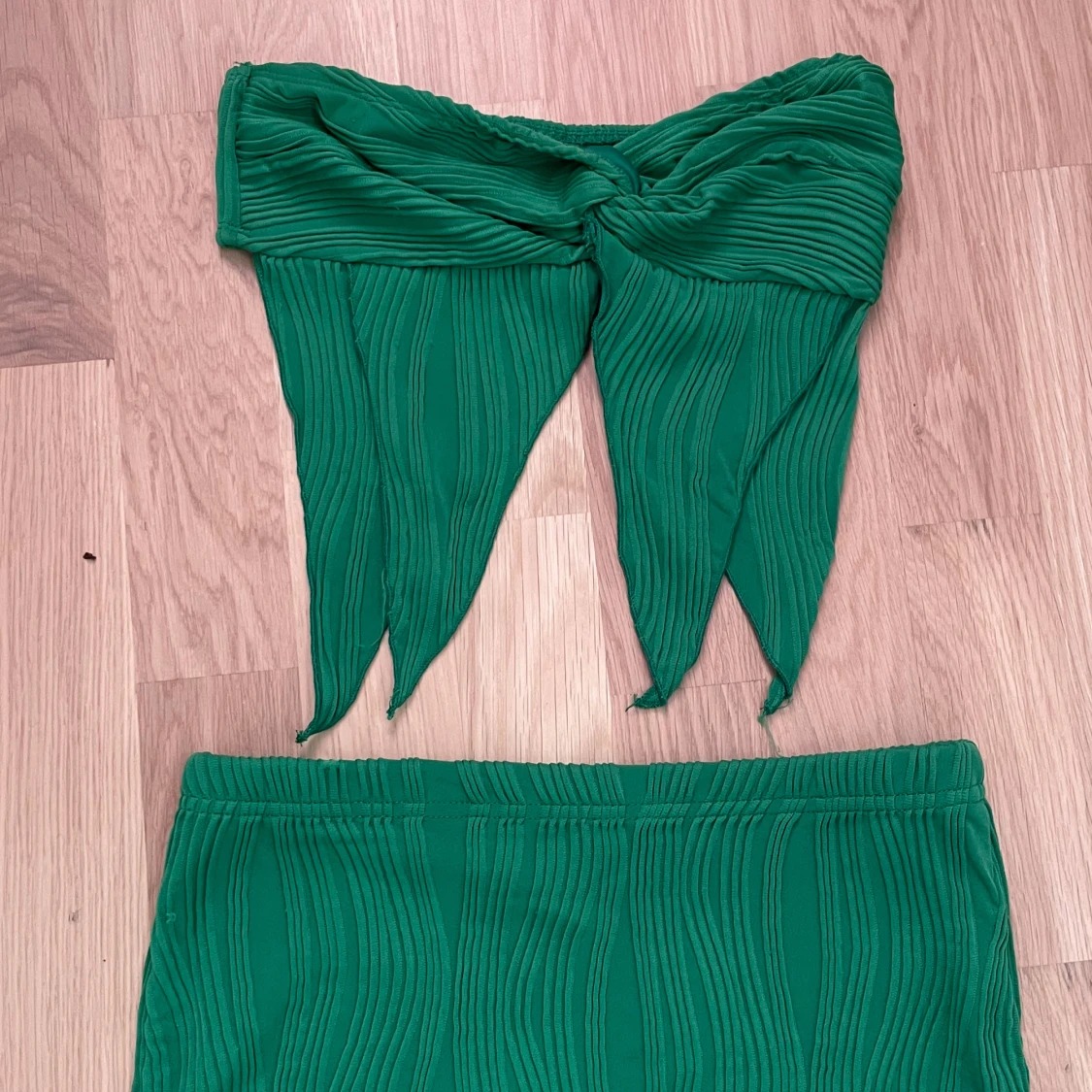 Grön kjol med matchande tubtopp - 1