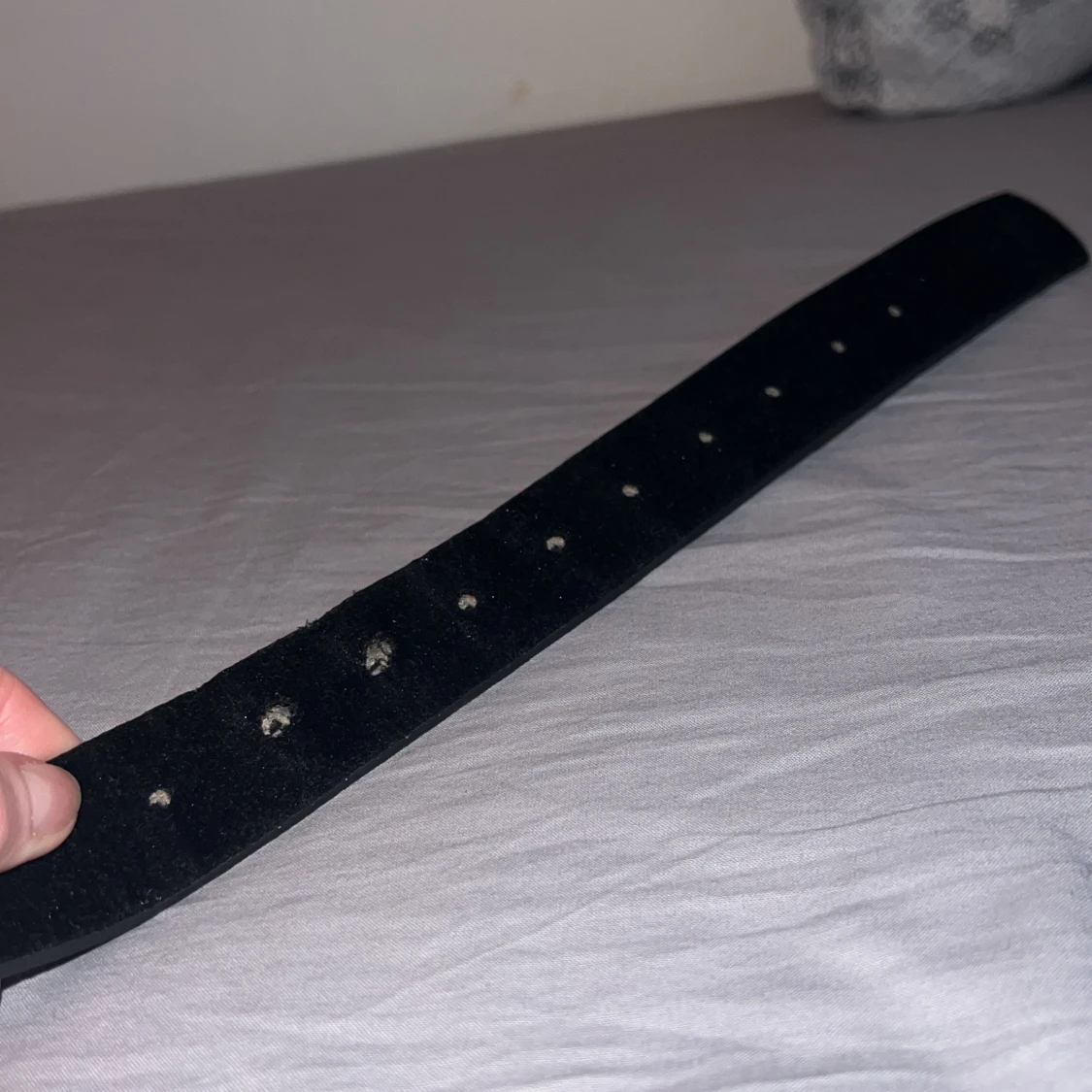 Svart bälte med guldfärgat spänne - 3