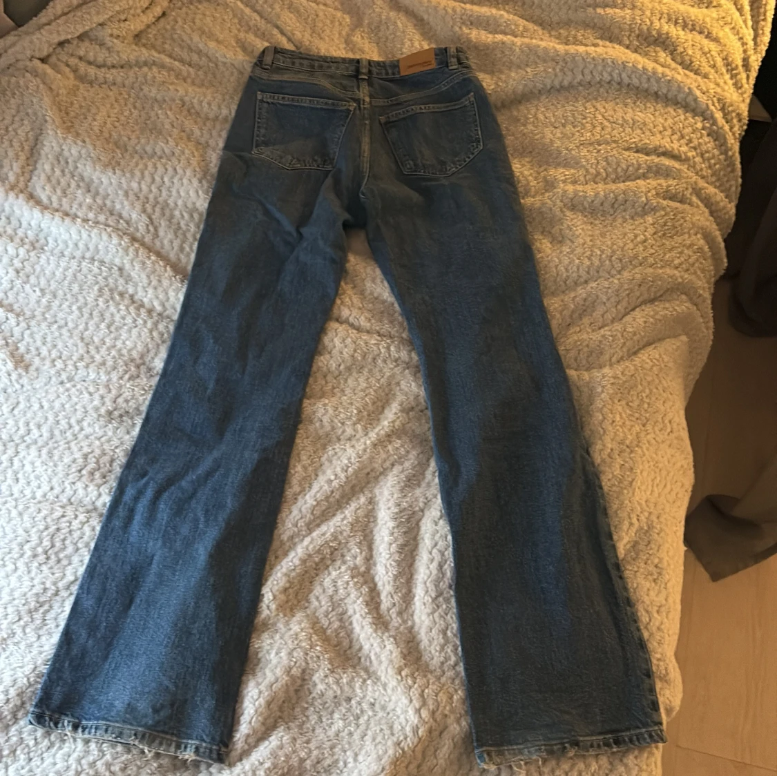 Blå bootcut  jeans från Gina tricot - 4