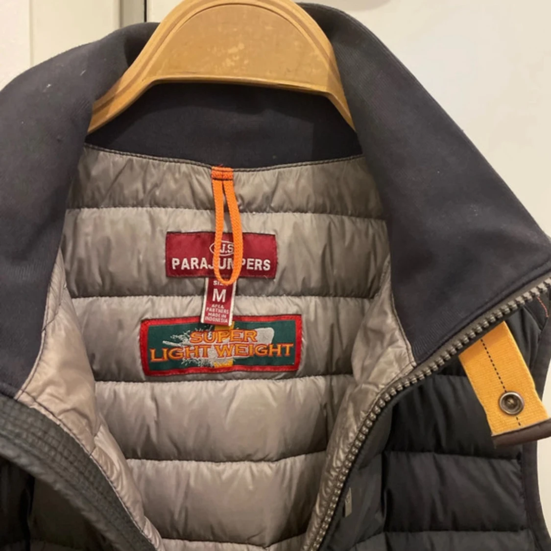 Svart dunväst från Parajumpers - 1