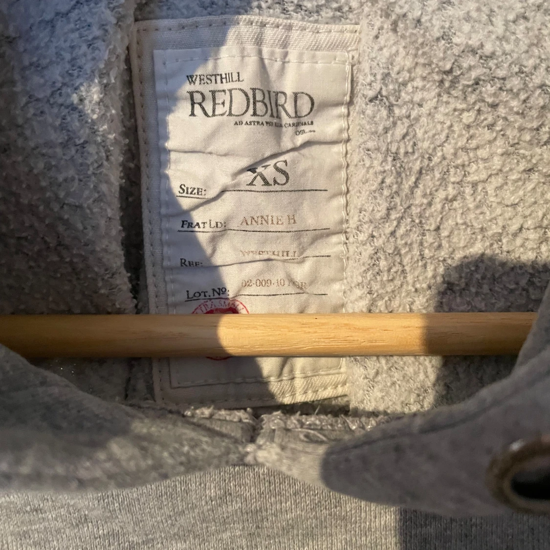 Grå hoodie från Redbird - 1