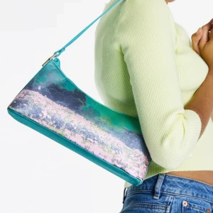 Turkos axelväska med blommönster - Snygg oanvänd väska köpt från asos. 