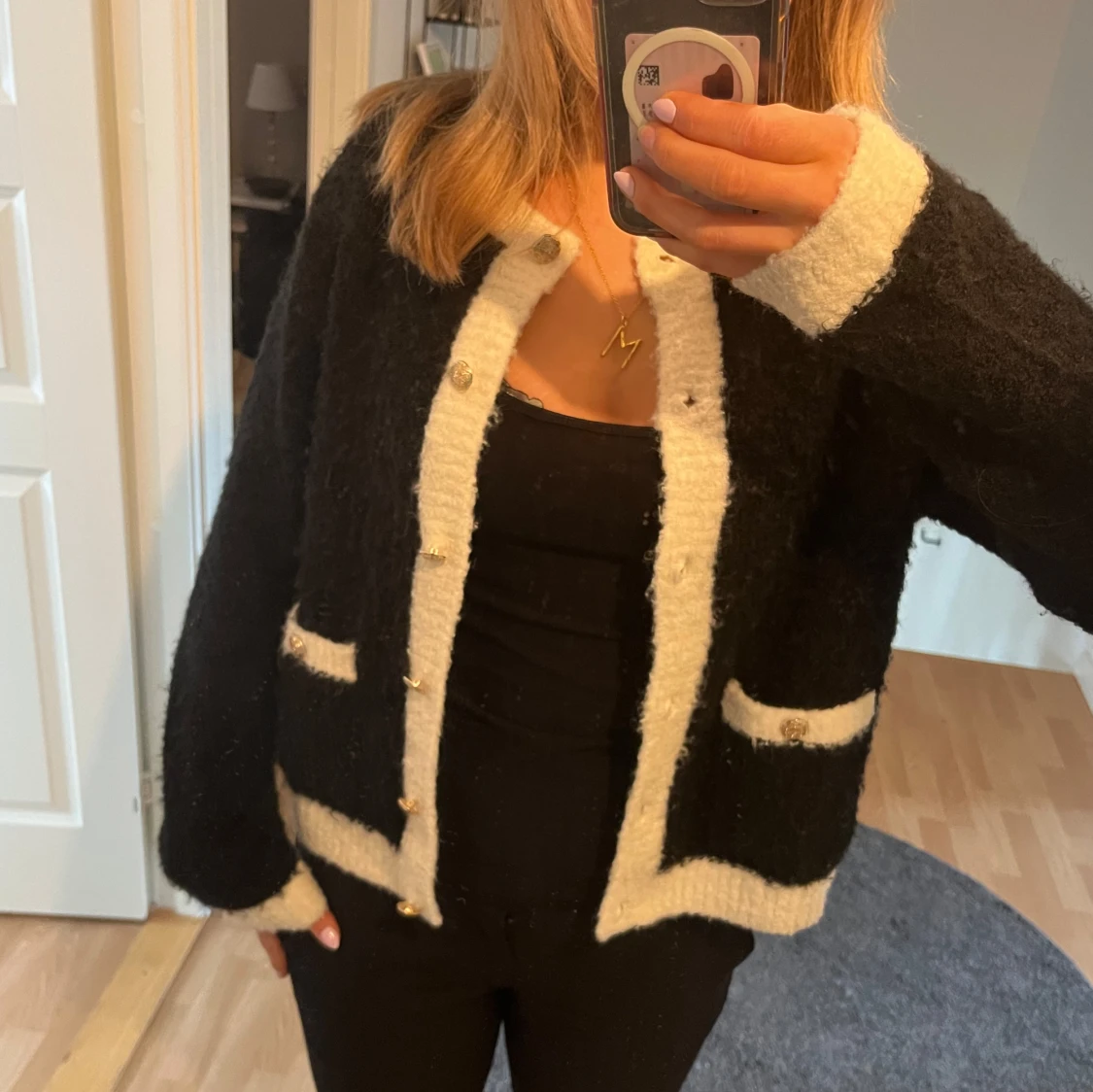 Svart och vit kofta från Holly & Whyte - 1