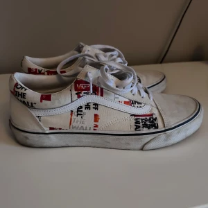 Vans skor - Storlek 43. Ingen låda. Cond 6/10 kan bli 8/10 vid tvätt 