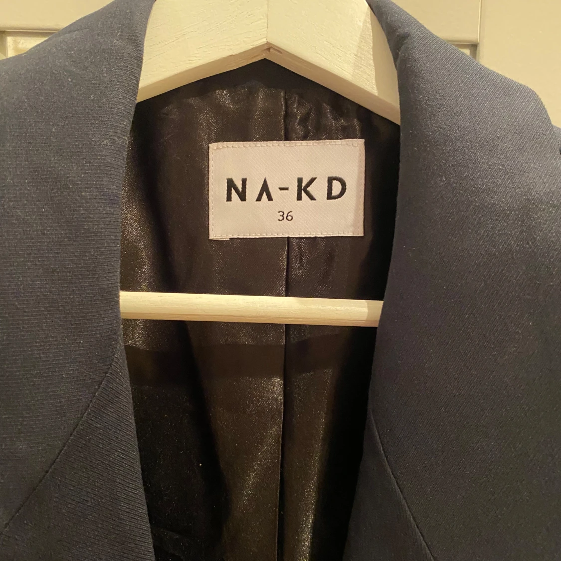 Marinblå kavaj från NA-KD - 3