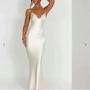 Champagnefärgad balklänning - Säljer min fina balklänning i champagnefärg från babyboo! Storlek xs och endast använd en gång förra året, alltså i nyskick! (kan behöva strykas en aning) Hör av er vid intresse eller använd köp nu knappen! 💕💕