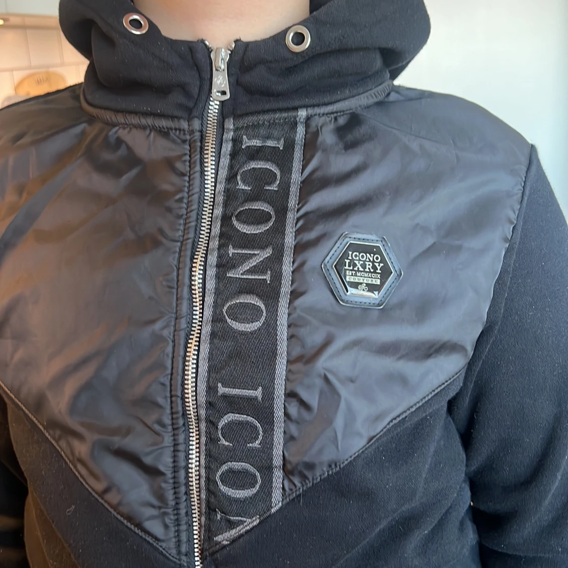 Svart huvjacka från Icono - 2