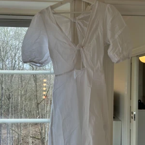 Vit klänning - Perfekt som strandklänning eller sommarklänning.