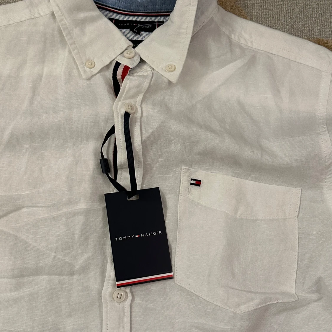 Vit linneskjorta från Tommy Hilfiger - 1