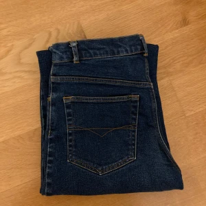 Straight jeans - Hög midja och straight. ❤️Skriv om du undrar mer!