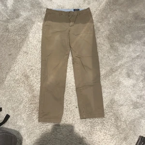 Ralph Lauren chinos  - Säljer mina ralph lauren chinos som är i mycket bra skick. 