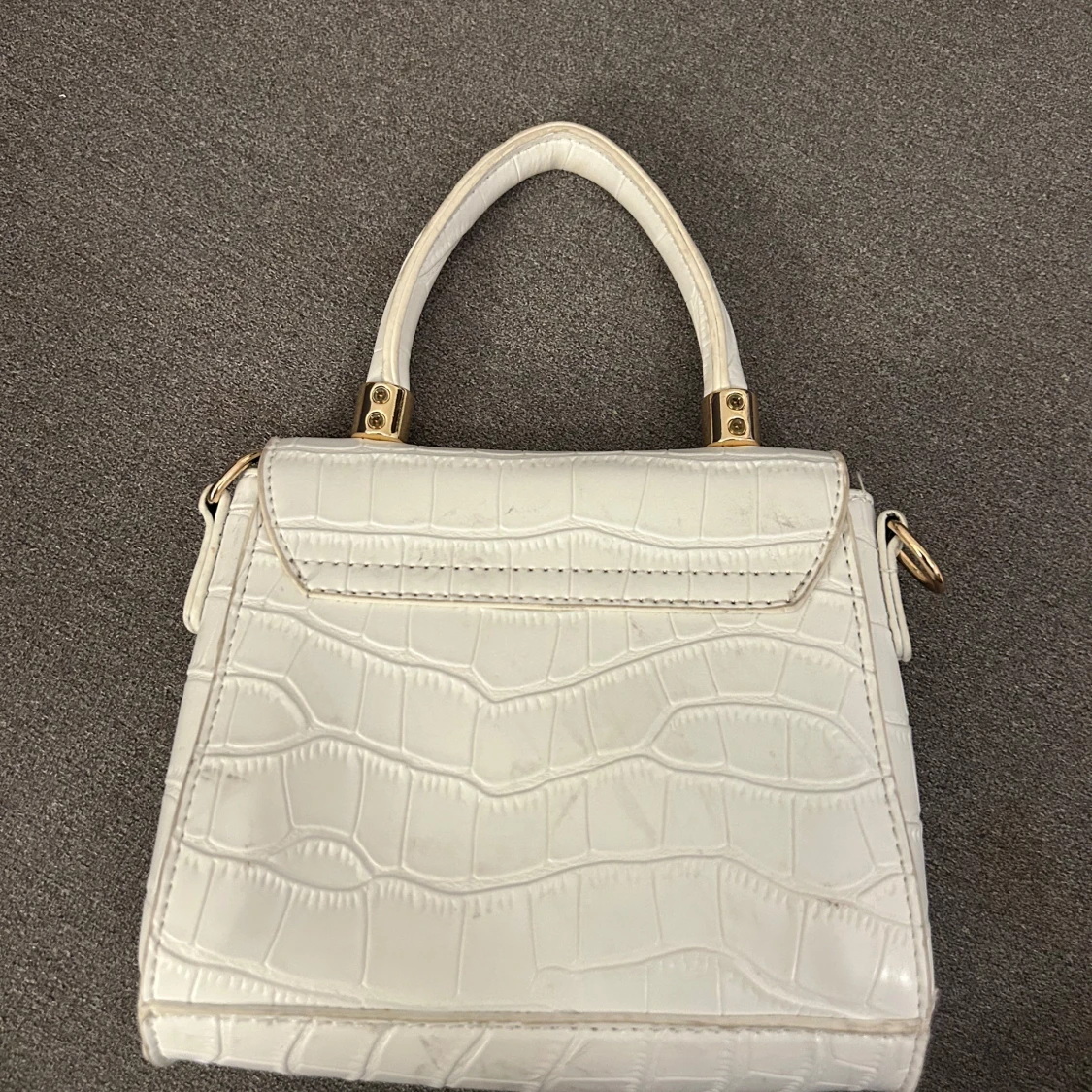 Vit handväska med  mönster - 1