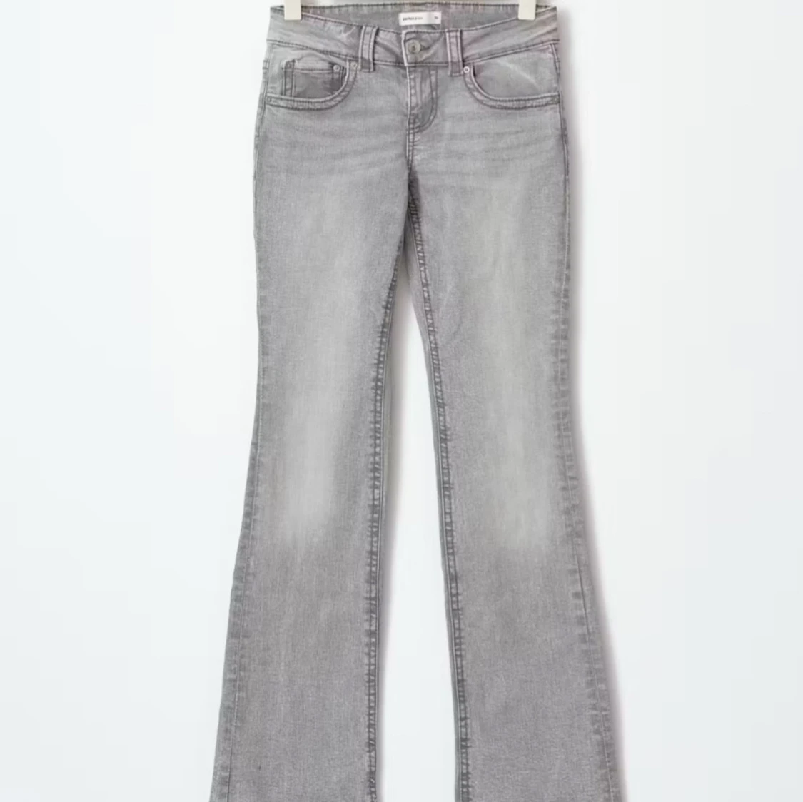 Grå bootcut jeans