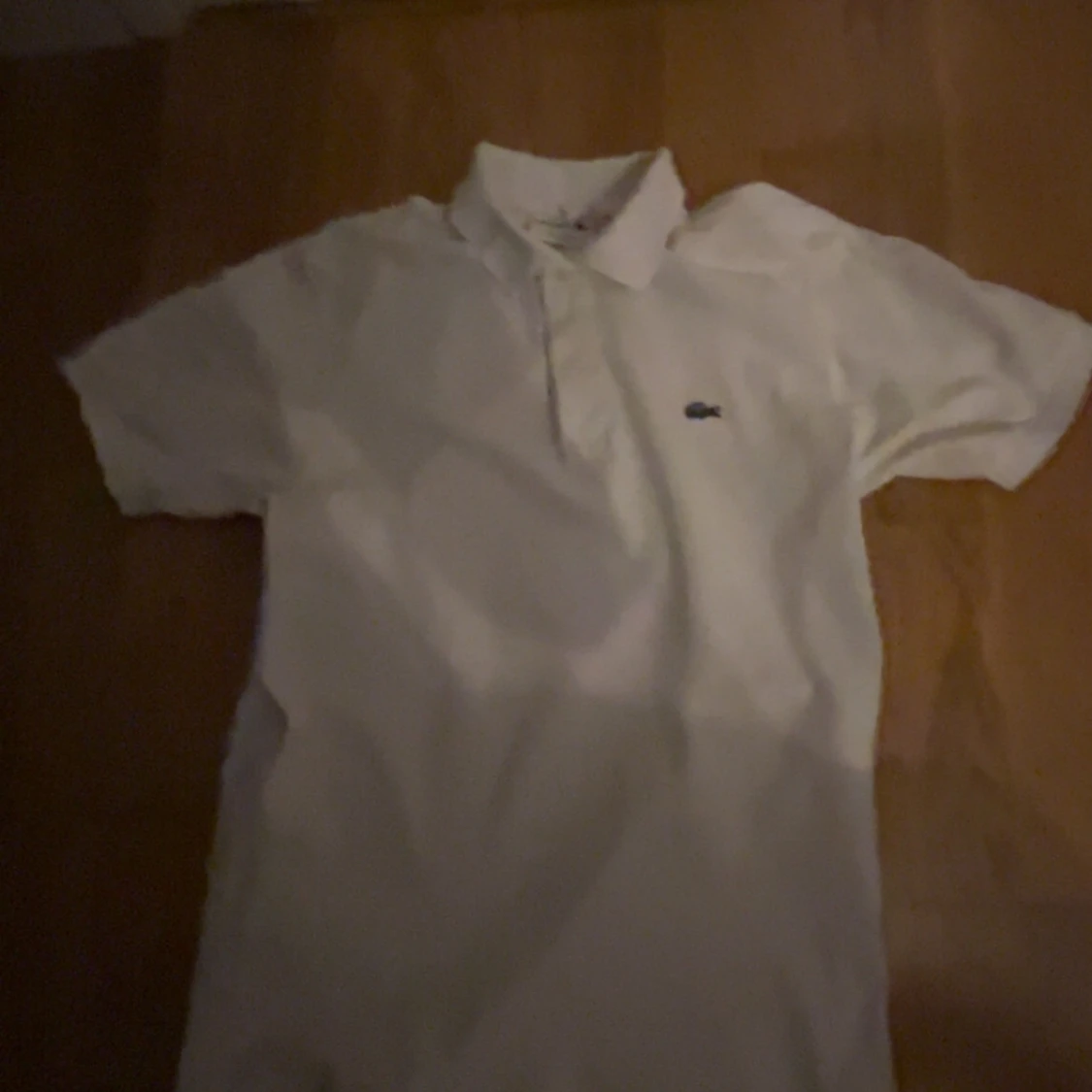 Vit pikétröja från Lacoste