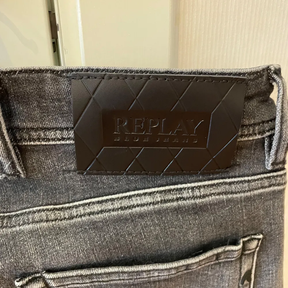 Använda 2-3 ggr. Replayjeans ljusgrå, johnfrus skinny fit low crotch, W27 L30.. Jeans & Byxor.