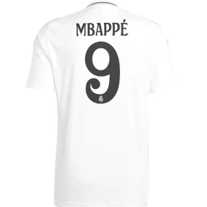 Real Madrid t-shirts 9 st L - Oanvänd Real Madrid t-shirts nr 9 MBAPPÉ st L.