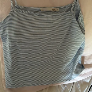 Vit och blåt randigt linne - Ett linne som jag aldrig använt