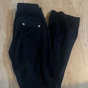 Juicy couture byxor - Svarta juicy couture byxor,  superfint skick inte mycket använda