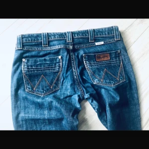 Wrangler jeans - Super snygga i väldigt bra skick!!! Säljer då jag rensar garderoben!