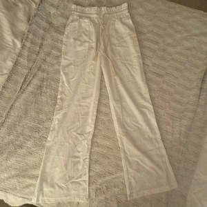 Linne byxor  - Roxy liknande linne byxor i strl S (små i storleken så passar som XS) Aldrig använda💕