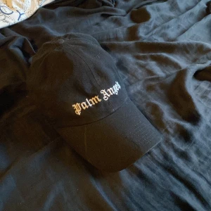 Palm angels keps - One-size men sitter lite mindre. Knappt använd. Kontakta vid frågor.
