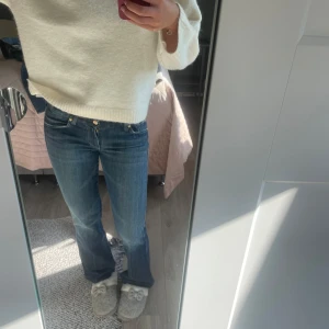 Lågmidjade jeans  - Snygga Lågmidjade jeans från 7 for all mankind. Passar nog både de som har s och m